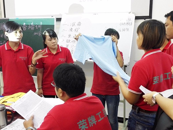 QM球盟会员工培训现场